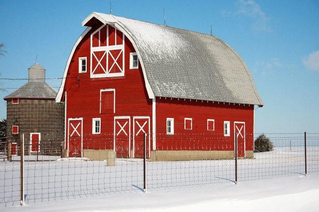 And the reason i was so drawn to this barn! What a pretty picture. It's hard to beat a pretty red barn in fresh fallen snow with a bright blue sky! True Americana right here. And to think, this barn was built by Swedish immigrants. Nothing says America better! Thanks to Darcy Maulsby for allowing me the use of this beautiful photo that she stopped to take in February 2012. Simply gorgeous! On a sad note, Darcy tells me this barn was seriously damaged by a windstorm a couple of years ago and was razed. But, hopefully sharing this wonderful barn and story we will find more! I wouldn't be surprsied to find more Gordon Van Tine barns on Iowa farms especially. 